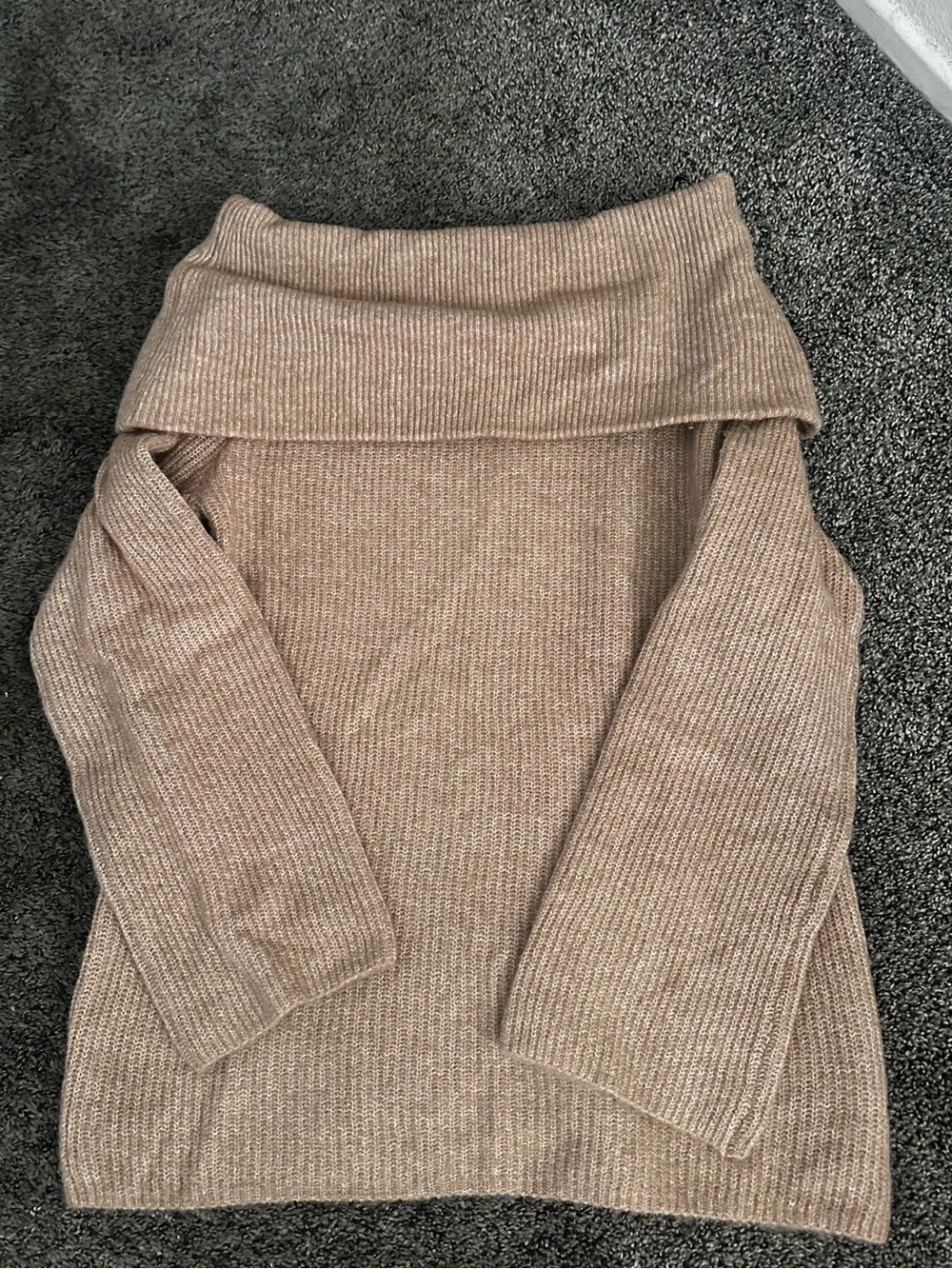 H&M Off-the-Shoulder Sweater Size XS 0526